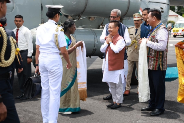 भारतकी राष्ट्रपति द्रौपदी मुर्मू सिक्किमको तीन दिवसीय भ्रमणका लागि गान्तोक आइपुगिन् भारतकी राष्ट्रपति द्रौपदी मुर्मू सिक्किमको तीन दिवसीय भ्रमणका लागि गान्तोक आइपुगिन्
