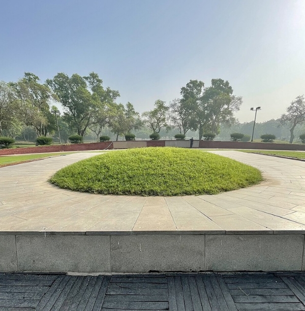 नई दिल्ली में राजघाट के पास शांति वन है। यह पंडित जवाहरलाल नेहरू का समाधि स्थल है। फोटो - इंटरनेट मीडिया