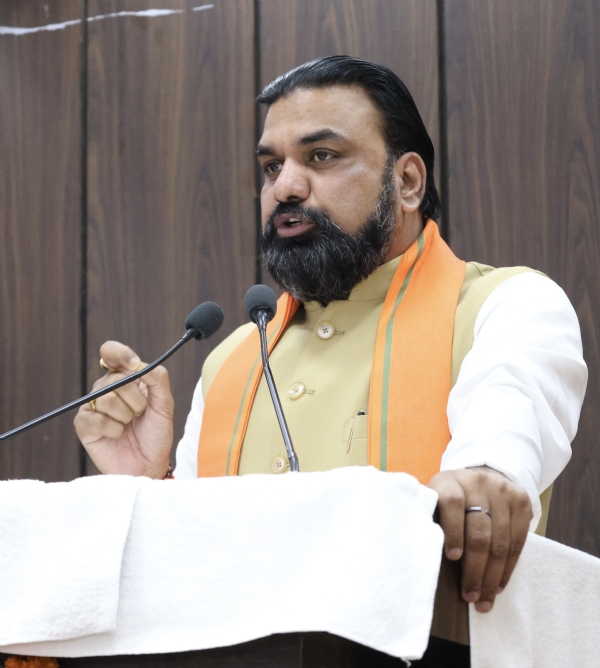 विधान परिषद सभागार में वीर सावरकर की जयंती पर आयोजित कार्यक्रम को सम्बोधित करते हुए मुख्यमंत्री