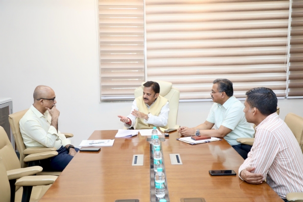 उप मुख्यमंत्री शुक्ल ने स्वास्थ्य सेवाओं को सशक्त, पारदर्शी और जनोन्मुख बनाने के दिए निर्देश उप मुख्यमंत्री शुक्ल ने स्वास्थ्य सेवाओं को सशक्त, पारदर्शी और जनोन्मुख बनाने के दिए निर्देश