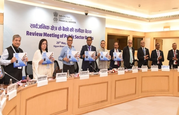सार्वजनिक क्षेत्र के बैंकों के प्रदर्शन की समीक्षा बैठक का जारी फोटो सार्वजनिक क्षेत्र के बैंकों के प्रदर्शन की समीक्षा बैठक का जारी फोटो
