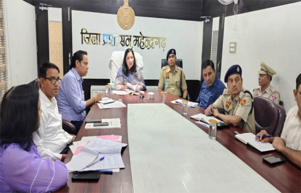 वीडियो कॉन्फ्रेंसिंग के दौरान मौजूद उपायुक्त अनुपमा अंजली।