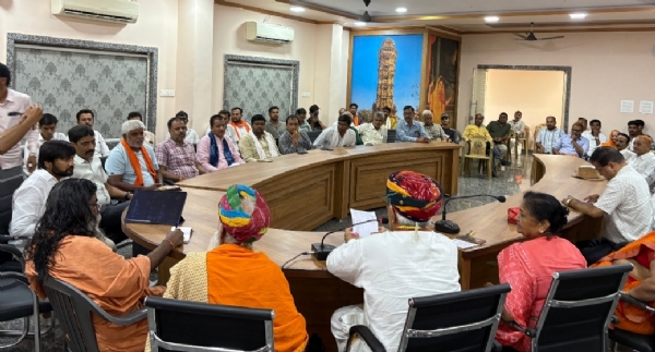 चित्तौड़गढ़ में गोसेवा सम्मान आव्हान अभियान की हुई बैठक। चित्तौड़गढ़ में गोसेवा सम्मान आव्हान अभियान की हुई बैठक।