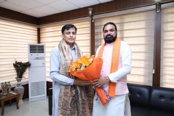 नितयानंद के साथ