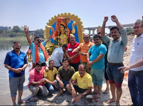 स्वर्णरेखा घाट में मां बाघेश्वरी की प्रतिमा विसर्जित