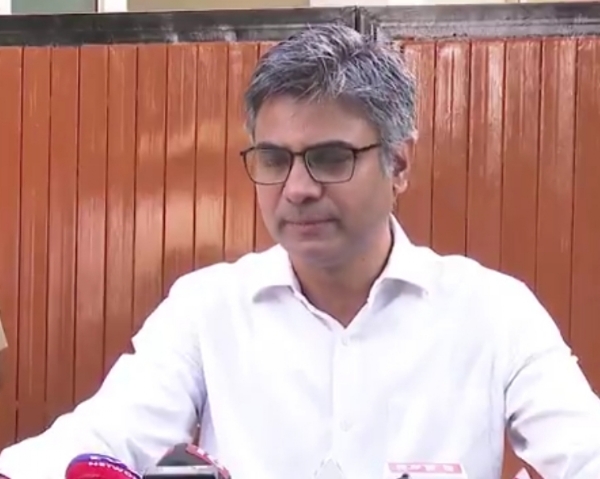 संदीप पाठक पत्रकारों से बातचीत में