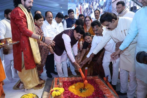 मुख्यमंत्री डॉ. मोहन यादव ने इंदौर-पीथमपुर इकोनॉमिक कॉरिडोर का भूमि पूजन किया