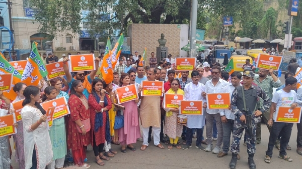जनता धन्यवाद करते भाजपा नेता