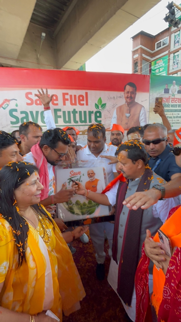 सेव फ्यूल, सेव नेशन” अभियान का शुभारंभ करते भाजपा राष्ट्रीय अध्यक्ष।