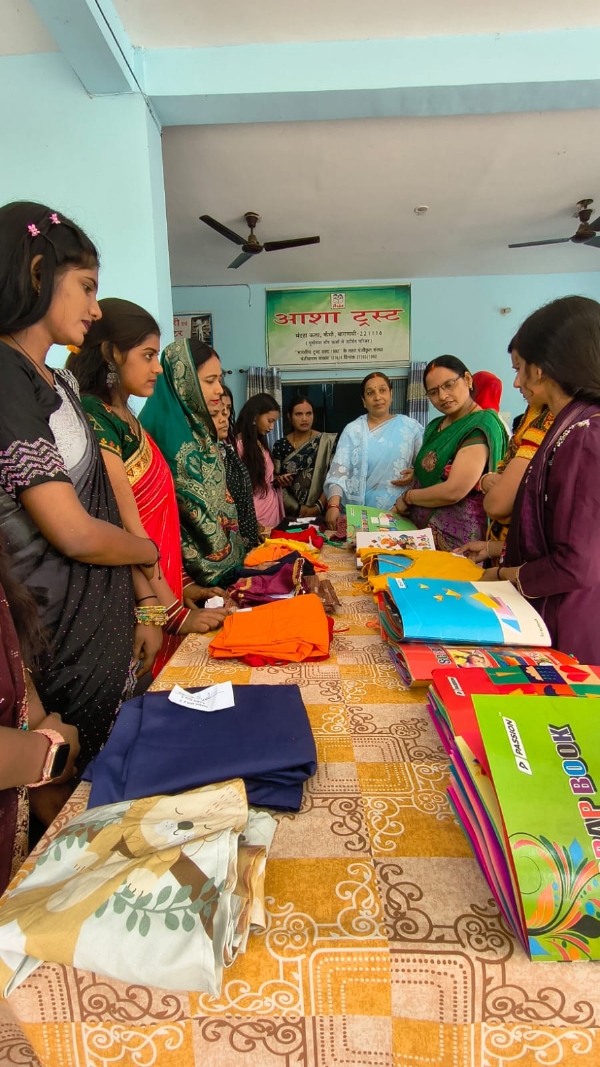 सौ दिवसीय ट्रेनिंग के समापन कार्यक्रम में अतिथि सौ दिवसीय ट्रेनिंग के समापन कार्यक्रम में अतिथि