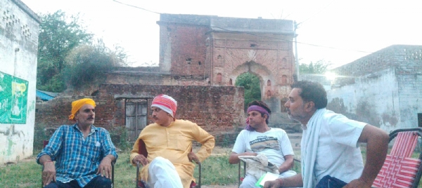 फोटो। कार्यक्रम की जानकारी देते हुए आयोजन गढ़ फोटो। कार्यक्रम की जानकारी देते हुए आयोजन गढ़