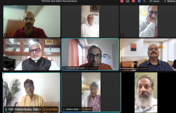 पत्रकारिता दिवस पर आयोजित बेबीनार कार्यक्रम में उपस्थित वक्ता एवं मुख्य अतिथि और कुलपति
