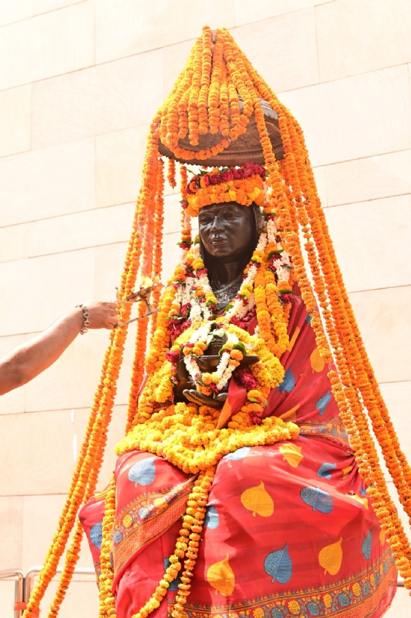 श्री काशी विश्वनाथ धाम में लोकमाता अहिल्याबाई होल्कर की प्रतिमा