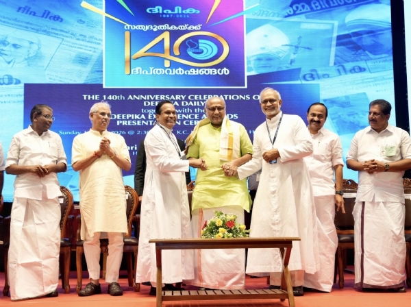 केरल के कोट्टायम में दीपिका मलयालम दैनिक के 140वें स्थापना दिवस समारोह में उपराष्ट्रपति सी. पी. राधाकृष्णन।