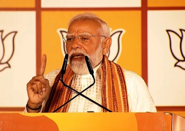 प्रधानमंत्री नरेन्द्र मोदी सोमवार को भाजपा मुख्यालय में पार्टी कार्यकर्ताओं को संबोधित करते हुए