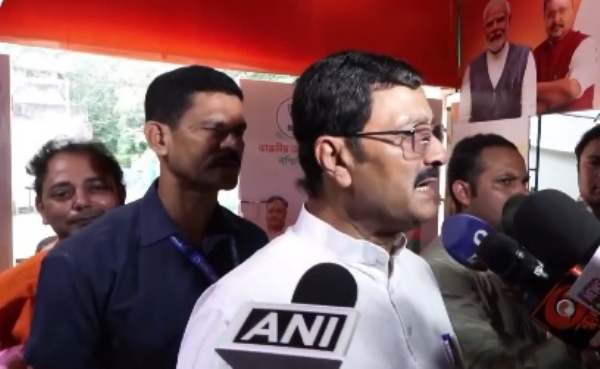 मतगणना की सुबह मीडिया से मुखातिब भाजपा नेता राहुल सिन्हा