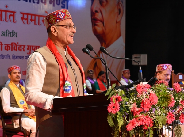 दीक्षांत समारोह के दौरान राज्यपाल कविंद्र गुप्ता।