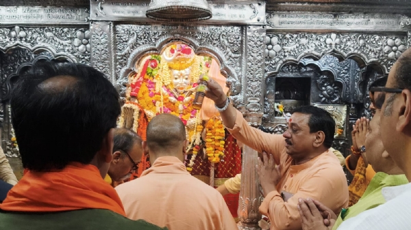 कालभैरव मंदिर में दर्शन पूजन करते मुख्यमंत्री