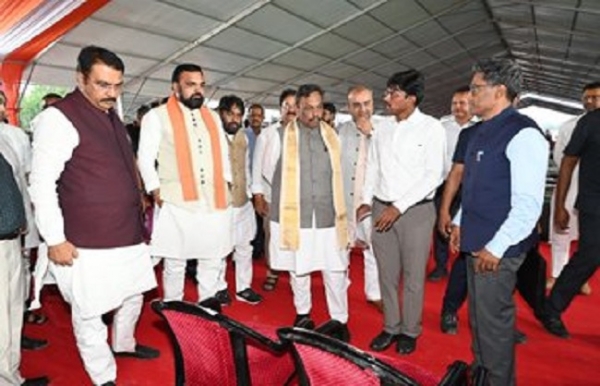 गांधी मैदान में पंडाल का निरीक्षण करते मुख्यमंत्री सम्राट चौधरी