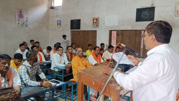 विहिप का दो दिवसीय प्रशिक्षण में भाग लेते हुए कार्यकर्ता