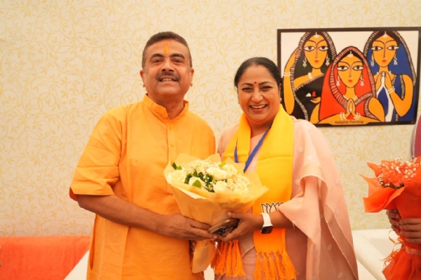 पश्चिम बंगाल के नवनिर्वाचित मुख्यमंत्री शुभेंदु अधिकारी को शुभकामनाएं देती दिल्ली की मुख्यमंत्री रेखा गुप्ता