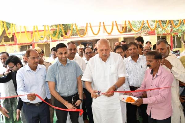 फोटो कृषि मंत्री  उद्घाटन करते