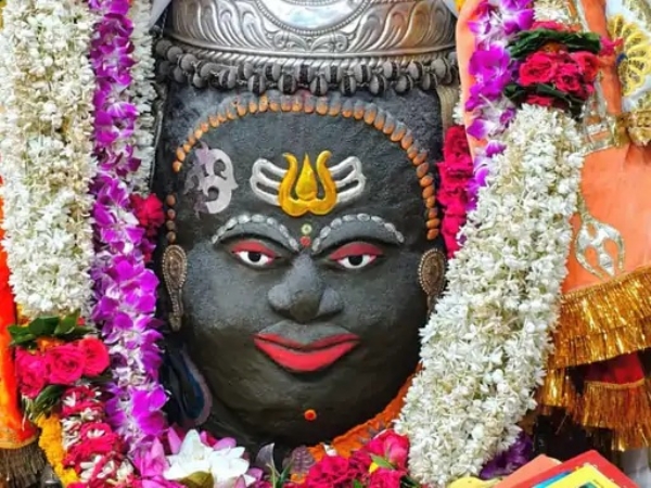 दिव्य श्रृंगार के साथ संपन्न हुई भस्म आरती