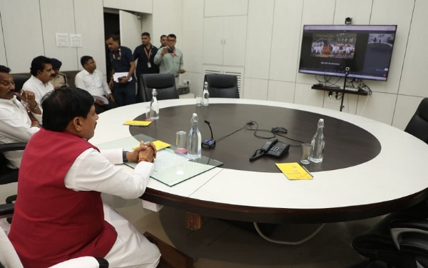 मुख्यमंत्री ने वीडियो कॉन्फ्रेंसिंग के माध्यम से उज्जैन संभाग के शिक्षकों का किया अभिनंदन