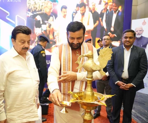 हरियाणा  एआई सेंडबॉक्स कार्यक्रम का दीप प्रज्जवलित कर शुभारंभ करते मुख्यमंत्री नायब सैनी