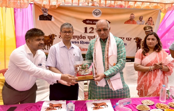 उप्र सरकार में पशुधन मंत्री धर्मपाल सिंह कार्यक्रम के दौरान उप्र सरकार में पशुधन मंत्री धर्मपाल सिंह कार्यक्रम के दौरान