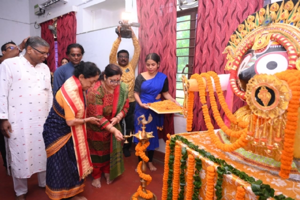 ओडिशी अनुसंधान केंद्र में पद्मश्री माधवी मुद्गल की नृत्य कार्यशाला ओडिशी अनुसंधान केंद्र में पद्मश्री माधवी मुद्गल की नृत्य कार्यशाला