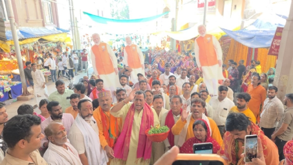 विशेष प्रार्थना के लिए विंध्यधाम जाते जनप्रतिनिधि, पार्टी पदाधिकारी एवं कार्यकर्ता। विशेष प्रार्थना के लिए विंध्यधाम जाते जनप्रतिनिधि, पार्टी पदाधिकारी एवं कार्यकर्ता।