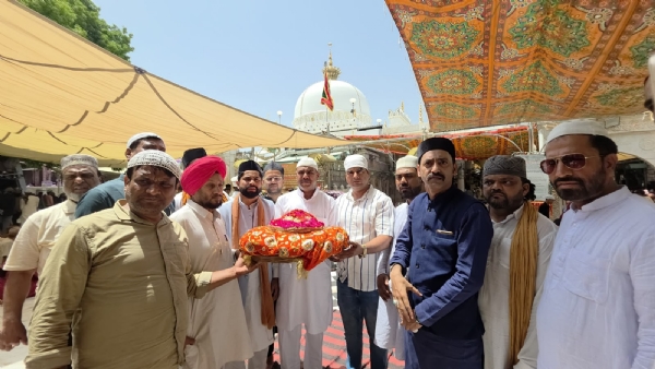 To mark the completion of 12 successful years of the Modi government, a havan and aarti were performed at the Sitaram Temple and a chadar was presented at the dargah. To mark the completion of 12 successful years of the Modi government, a havan and aarti were performed at the Sitaram Temple and a chadar was presented at the dargah.