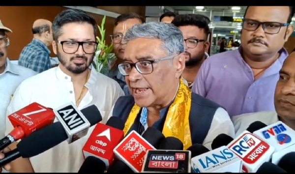 वित्त मंत्री स्वप्न दासगुप्ता बागडोगरा एयरपोर्ट वित्त मंत्री स्वप्न दासगुप्ता बागडोगरा एयरपोर्ट