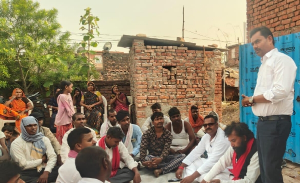 पिड़खिर गांव मे पीडीए जन पंचायत मे उपस्थित लोग। पिड़खिर गांव मे पीडीए जन पंचायत मे उपस्थित लोग।