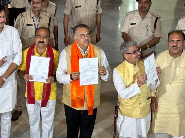 निर्वाचन प्रमाण पत्र मिलने के बाद विधानसभा में भाजपा के तीनों उम्मीदवार निर्वाचन प्रमाण पत्र मिलने के बाद विधानसभा में भाजपा के तीनों उम्मीदवार