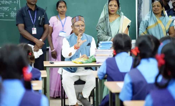 स्कूली बच्चाें के साथ मुख्यमंत्री विष्णुदेव साय फाइल फाेटाे स्कूली बच्चाें के साथ मुख्यमंत्री विष्णुदेव साय फाइल फाेटाे