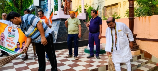 अभियान में नेतागण अभियान में नेतागण