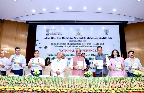 नई दिल्ली में सतत कृषि पर राष्ट्रीय सम्मेलन के उद्घाटन सत्र में लोक सभा अध्यक्ष ओम बिरला।