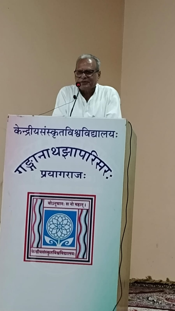 हिंदू आध्यात्मिक एवं सेवा संस्था का आयोजित कार्यक्रम को संबोधित करते हुए वक्ता का छाया
