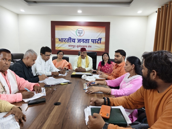 बैठक के दौरान लिया गया छायाचित्र