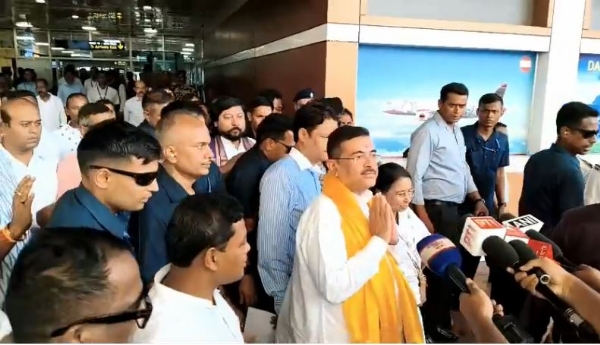 मुख्यमंत्री शुभेंदु अधिकारी बागडोगरा हवाई अड्डे से निकलते