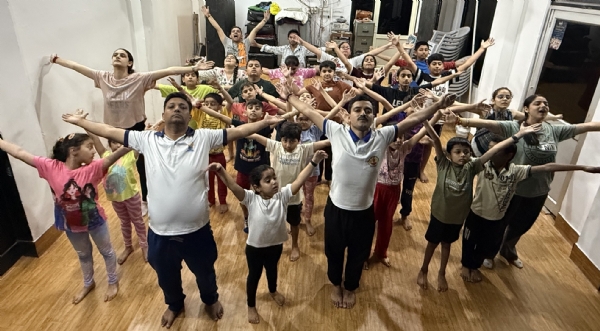 आयुष विभाग के सहयोग से बच्चों को योग, मानसिक स्वास्थ्य और शारीरिक फिटनेस का दिया गया प्रशिक्षण आयुष विभाग के सहयोग से बच्चों को योग, मानसिक स्वास्थ्य और शारीरिक फिटनेस का दिया गया प्रशिक्षण
