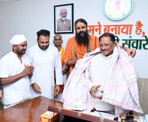 मुख्यमंत्री  साय से विभिन्न संत-महात्माओं  की सौजन्य भेंट