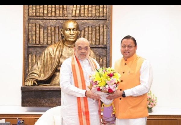 मुख्यमंत्री पुष्कर सिंह धामी गृह मंत्री अमित शाह से भेंट करते हुए। मुख्यमंत्री पुष्कर सिंह धामी गृह मंत्री अमित शाह से भेंट करते हुए।