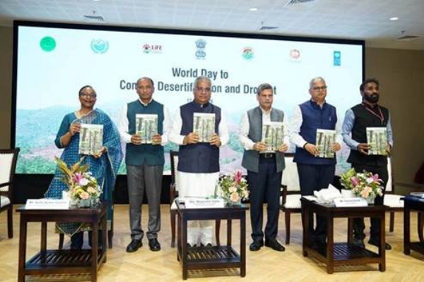 “इंडियन फॉरेस्टर” का विशेष संस्करण जारी करते केन्द्रीय मंत्री भूपेन्द्र यादव
