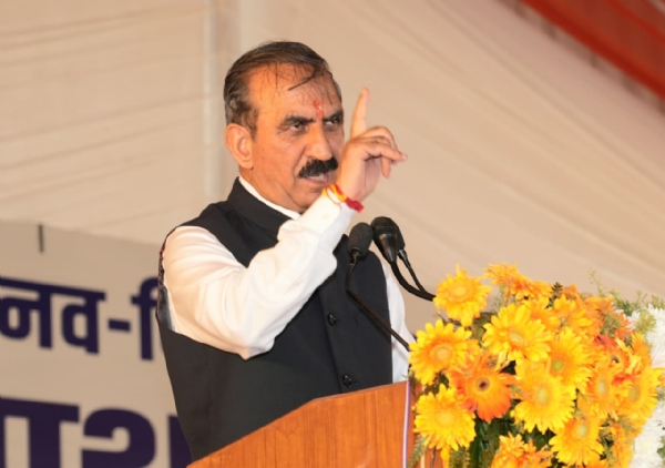 मुख्यमंत्री धर्मशाला में समारोह को सम्बोधित करते हुए। मुख्यमंत्री धर्मशाला में समारोह को सम्बोधित करते हुए।