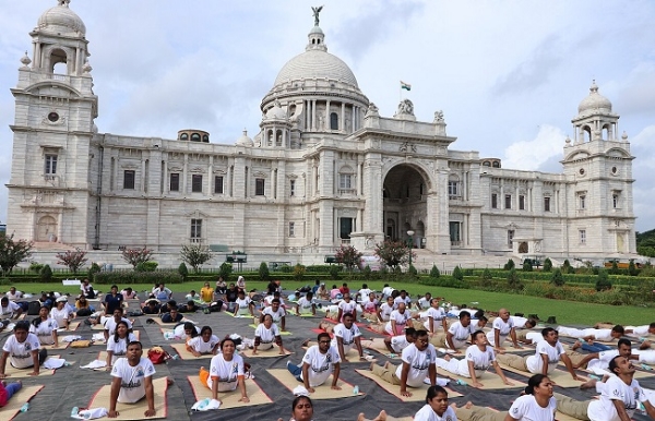 अंतर्राष्ट्रीय योग दिवस से पहले पश्चिम बंगाल में योगाभ्यास से संबंधित गतिविधियां शुरू हो गई हैं। अंतर्राष्ट्रीय योग दिवस से पहले पश्चिम बंगाल में योगाभ्यास से संबंधित गतिविधियां शुरू हो गई हैं।