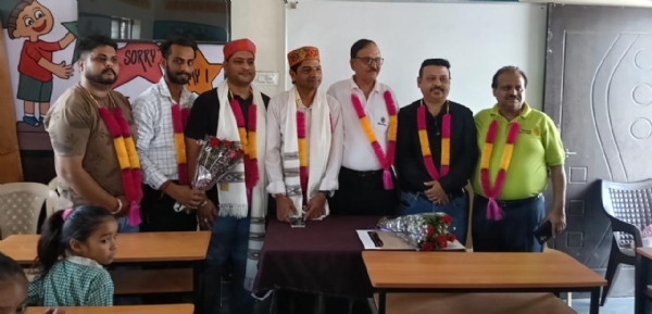 रोटरी क्लब नाहन के प्रयासों से राजकीय प्राथमिक पाठशाला रामपुर जटान को मिले 100 स्कूल बेंच रोटरी क्लब नाहन के प्रयासों से राजकीय प्राथमिक पाठशाला रामपुर जटान को मिले 100 स्कूल बेंच