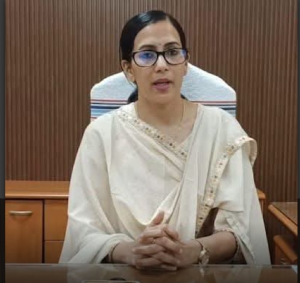 डीएम अलंकृता पांडे